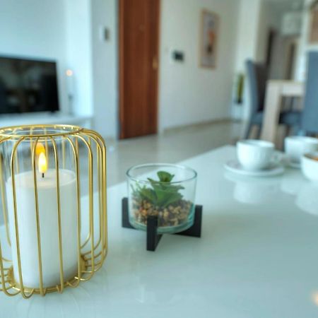 Seafront Beautifully Furnished 2 Bedrooms Gogzr-3 Gzira Экстерьер фото
