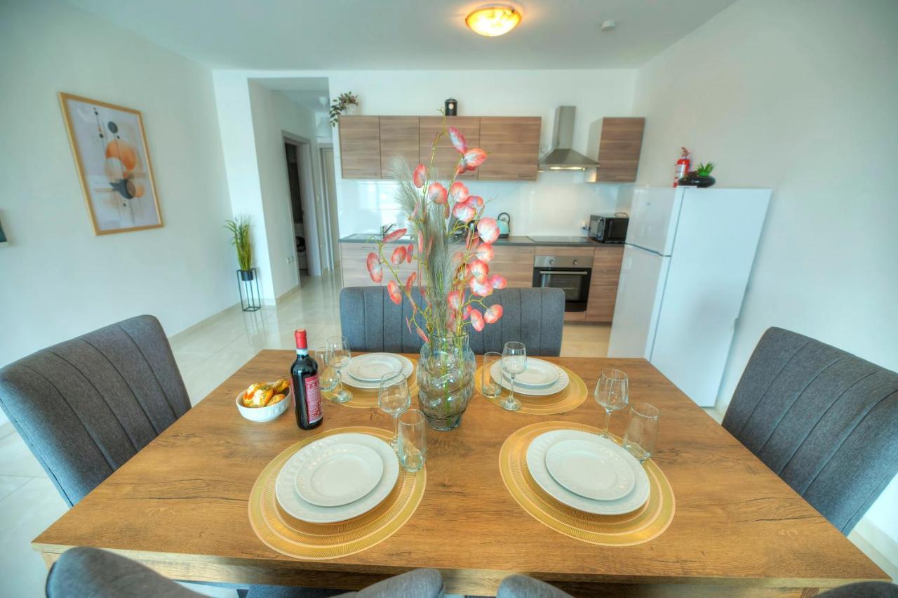 Seafront Beautifully Furnished 2 Bedrooms Gogzr-3 Gzira Экстерьер фото