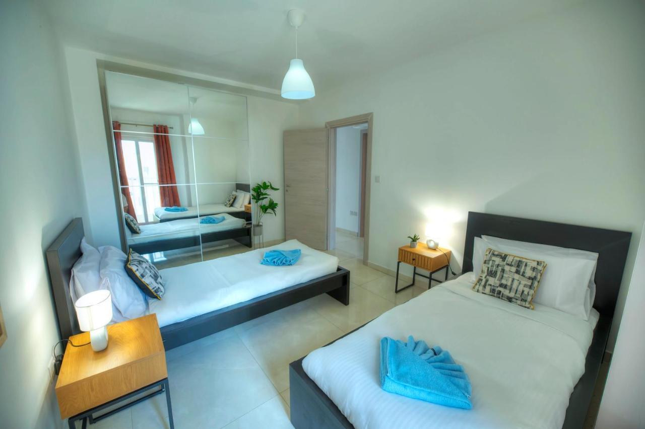 Seafront Beautifully Furnished 2 Bedrooms Gogzr-3 Gzira Экстерьер фото